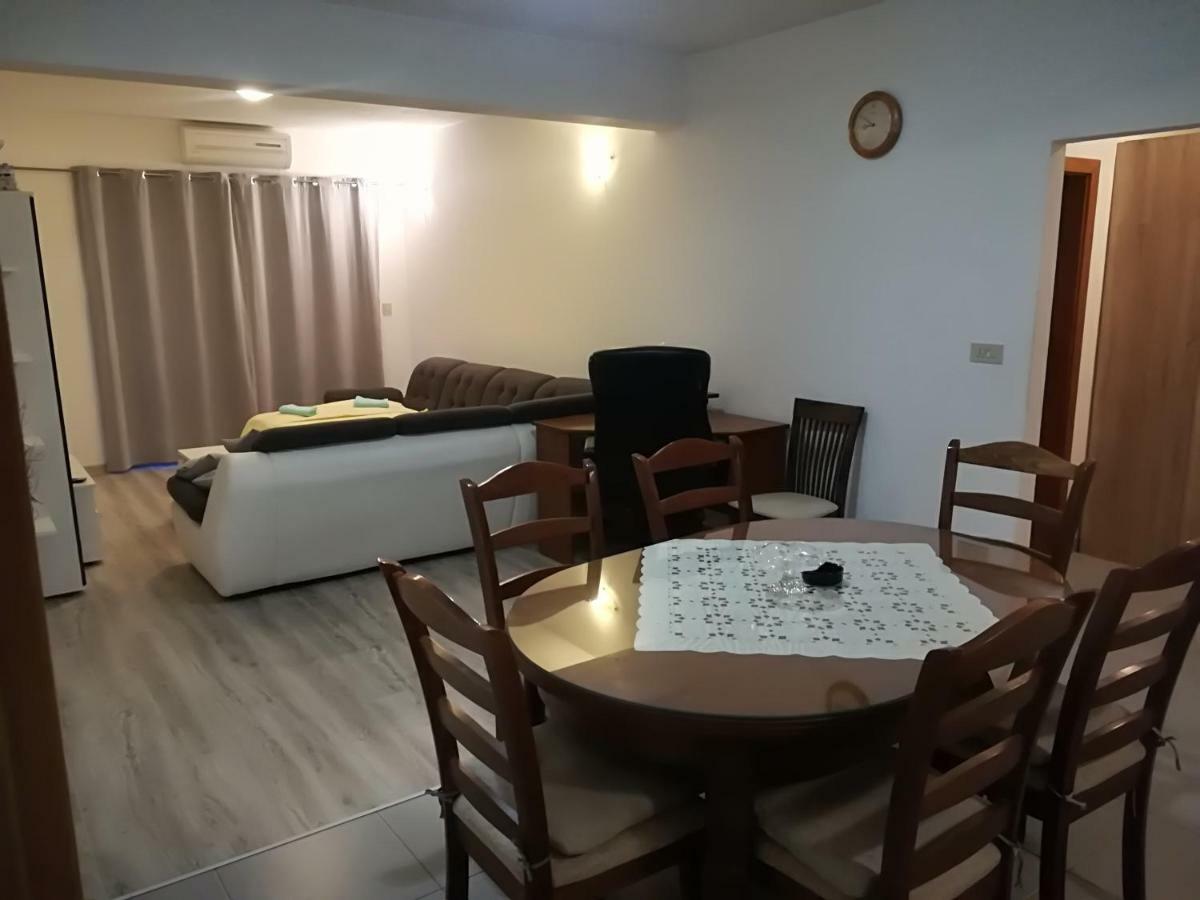 Apartment Nela Baska Voda Exterior photo